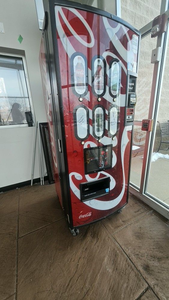 Royal COCA COLA Vending Machine