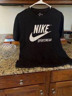 Nike Sportswear Black T-shirt size small