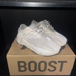 Adidas Yeezy Boost 700