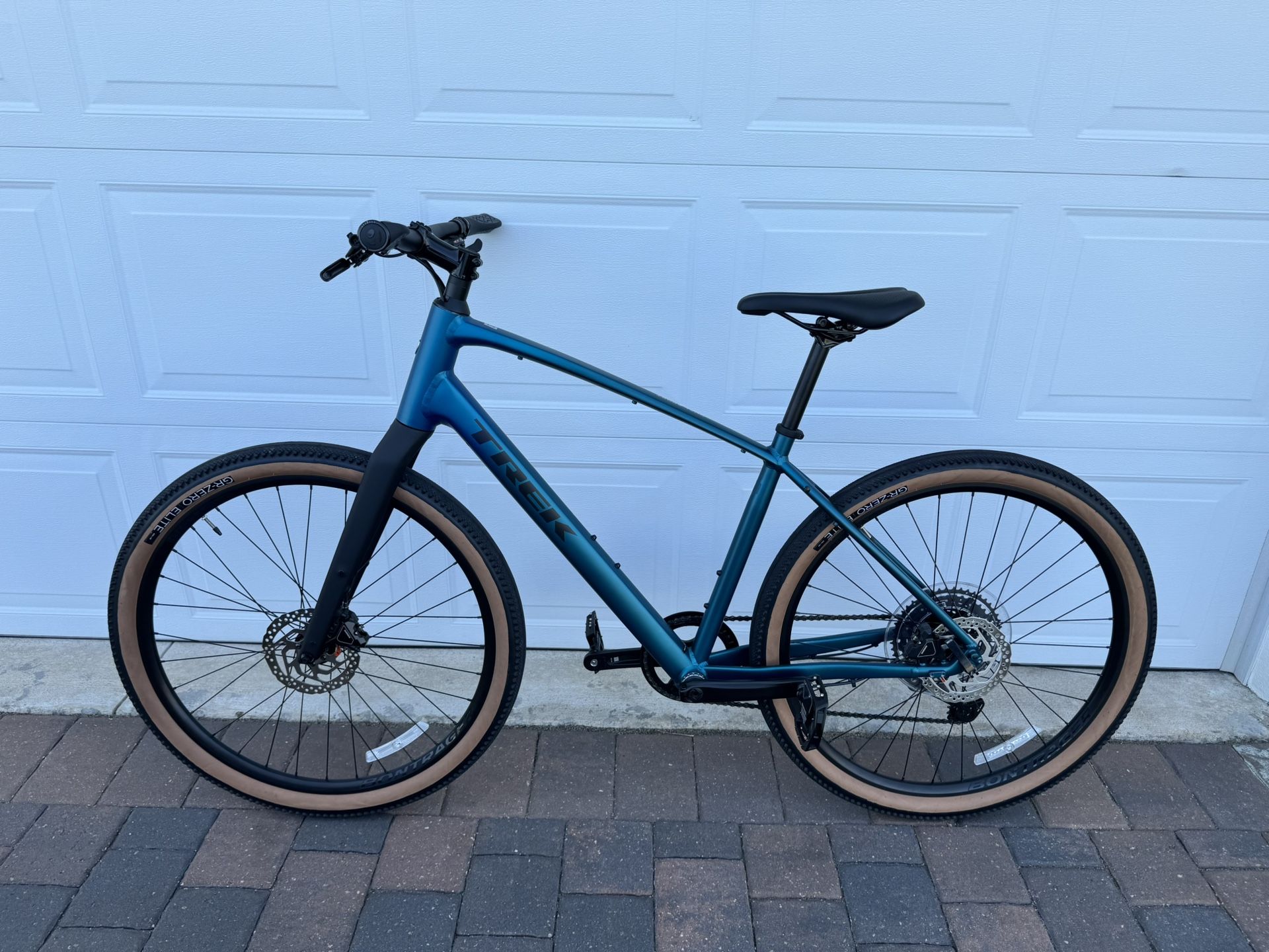 Trek Dual Sport 3 Gen 5 Bicycle Size L Trek Dual Sport 3 Gen 5 Bicycle Size L