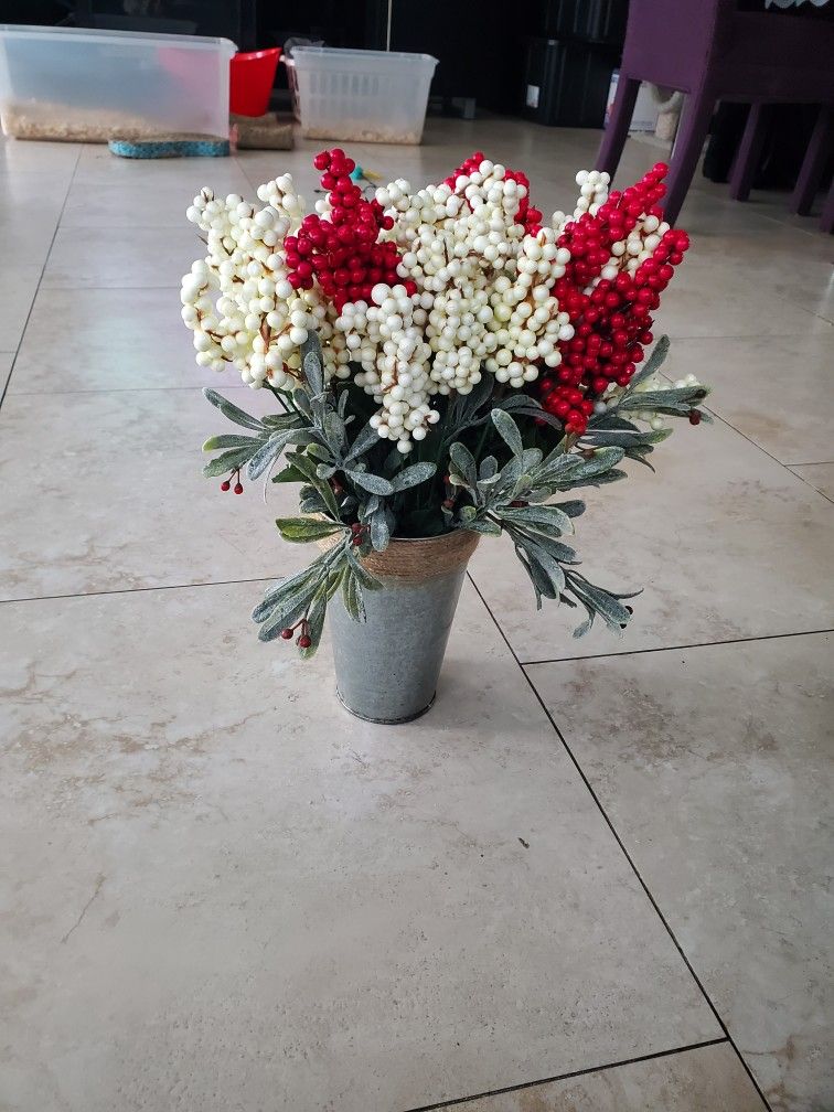 Aluminum Can Vase With Red White Berries Christmas Decoration 