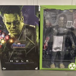 Hot Toys AVENGERS: ENDGAME 1/6 Hulk Action Figure