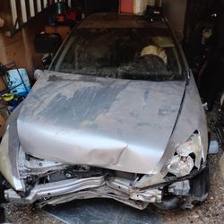 O6honda Fixable The Motor Wasn't Pushed Back But The Front Clip Is Done And Good Rims Leather Interior Under $200,000 Miles