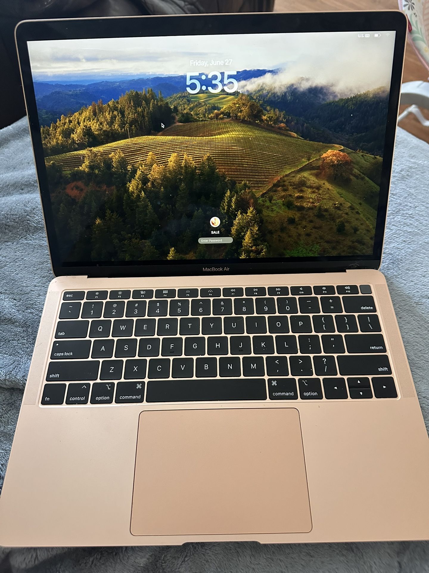 Apple MacBook Apple