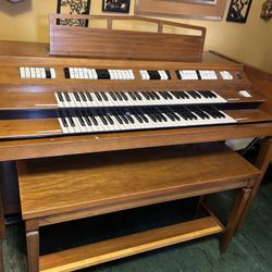 Organ Full Size With Pedals Conn
