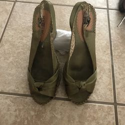 Women Green Silk Wedge sandals - Amost New