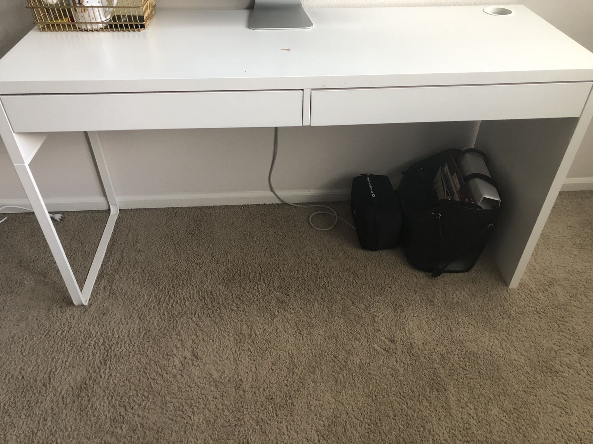 White Desk (IKEA)