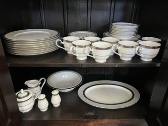 Noritake Odessa Bone China Set - 8 Platinum