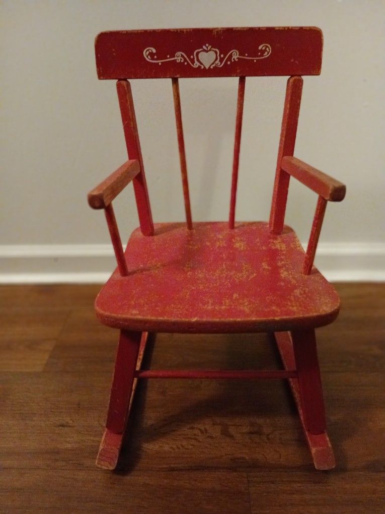 VINTAGE CHILD'S ROCKING CHAIR