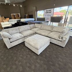 Modular Sectional w/Ottoman