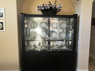 China cabinet with hutch