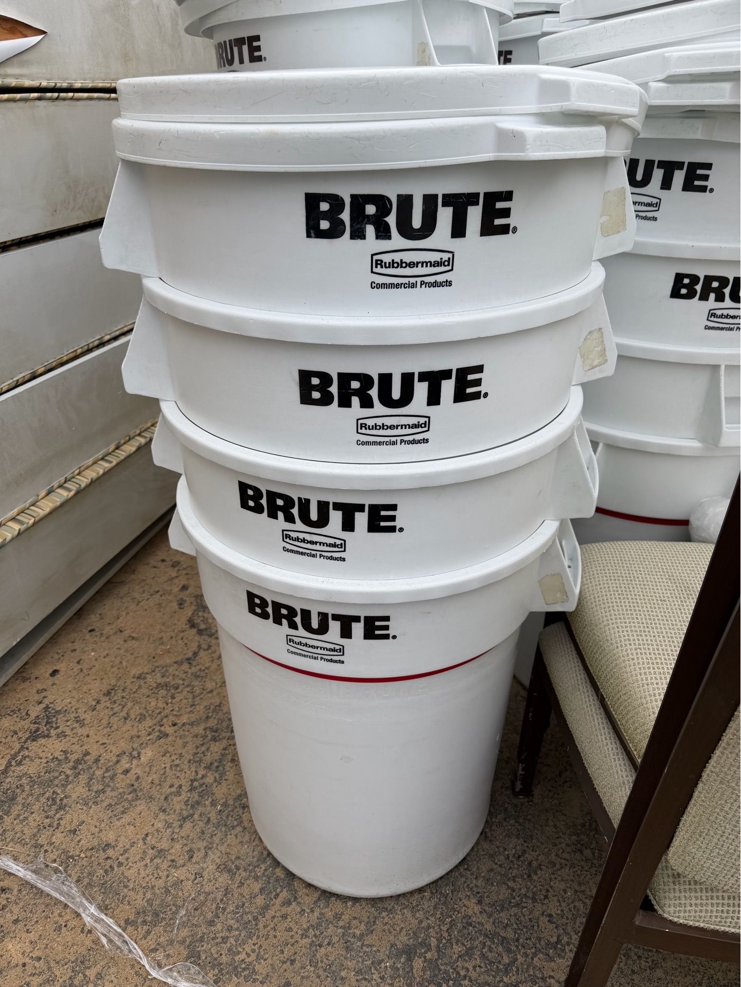 brute trash cans with lids