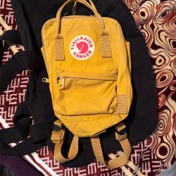 fjalraven kanken mini bag in mustard lightly used