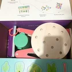 Lovevery Adventurer / Pioneer Play Kit 16,17,18