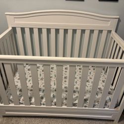 White Delta Crib w/ Mattress