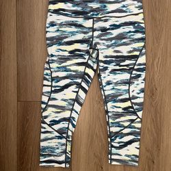 Zella Wave Capri Leggings