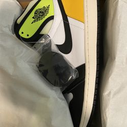 Jordan Retro 1 “Volt” (2021