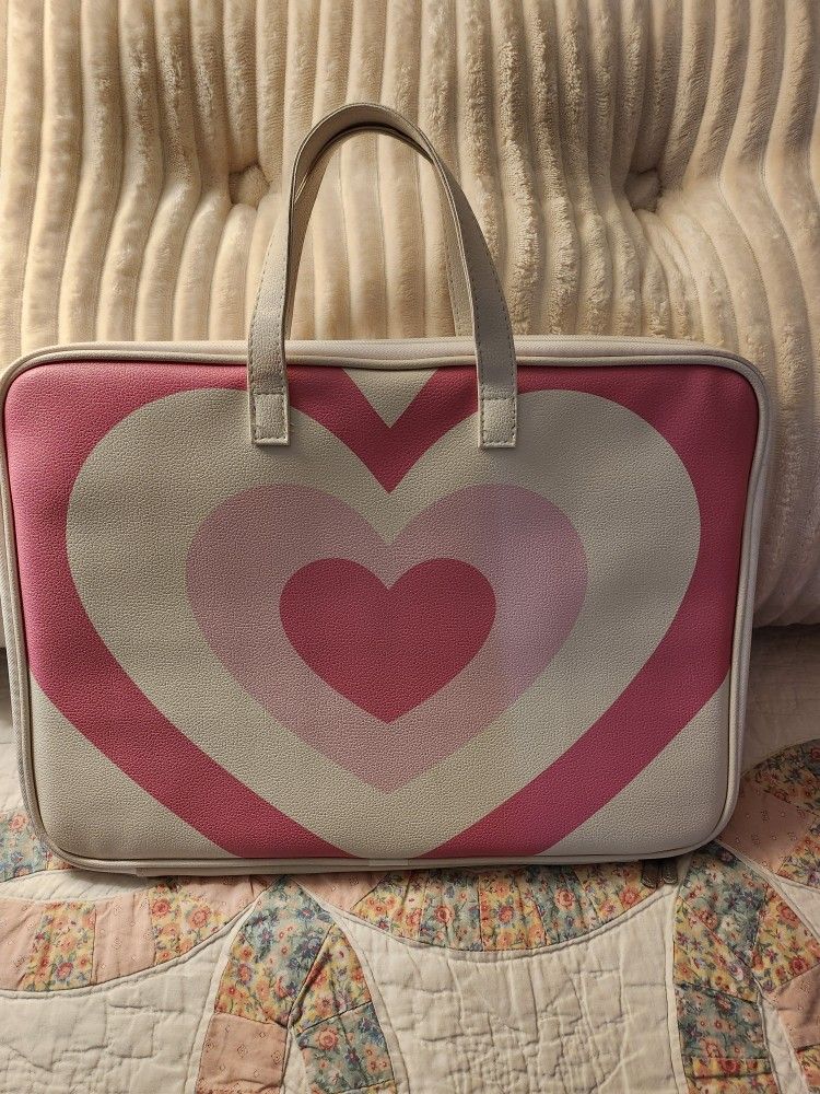 Wildflower from Urban Outfitters New Pink and White 🤍🩷Laptop Bag🩷🤍