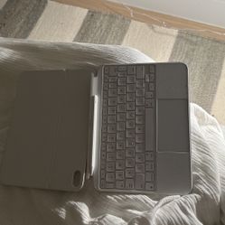 Apple Magic Keyboard Folio for iPad+ Apple pen (Brand New No Box)