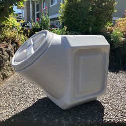 Pet Food Container