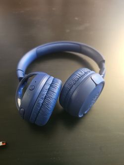 JBL HEADPHONE WITH USB CHARGER