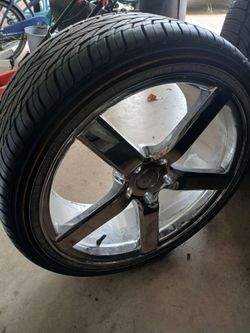 Chrome 5-Spoke Rim with  Vogue Tires