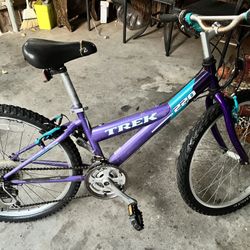 Trek Young Girls Bike. Ready To Ride. Asking $40