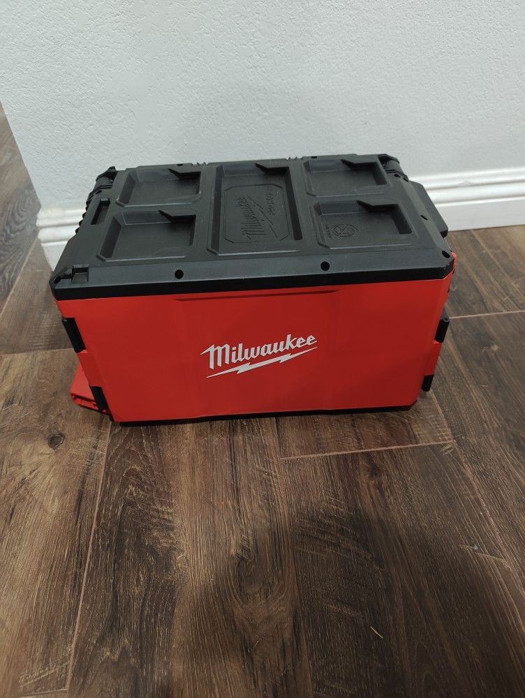 Milwaukee Pack out Light