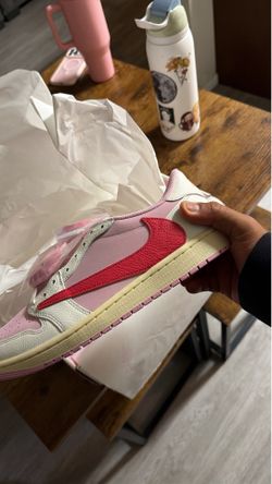 Jordan 1 lows Travis scott tropical pink size 11 DS