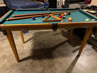 Mini Pool Table with Balls, Cues, and Rack great condition