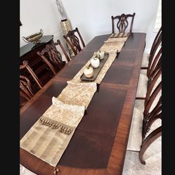 Wood Table ( Like New)