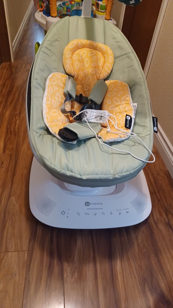 4moms Mama Roo Multi-Motion Swing With Infant Insert