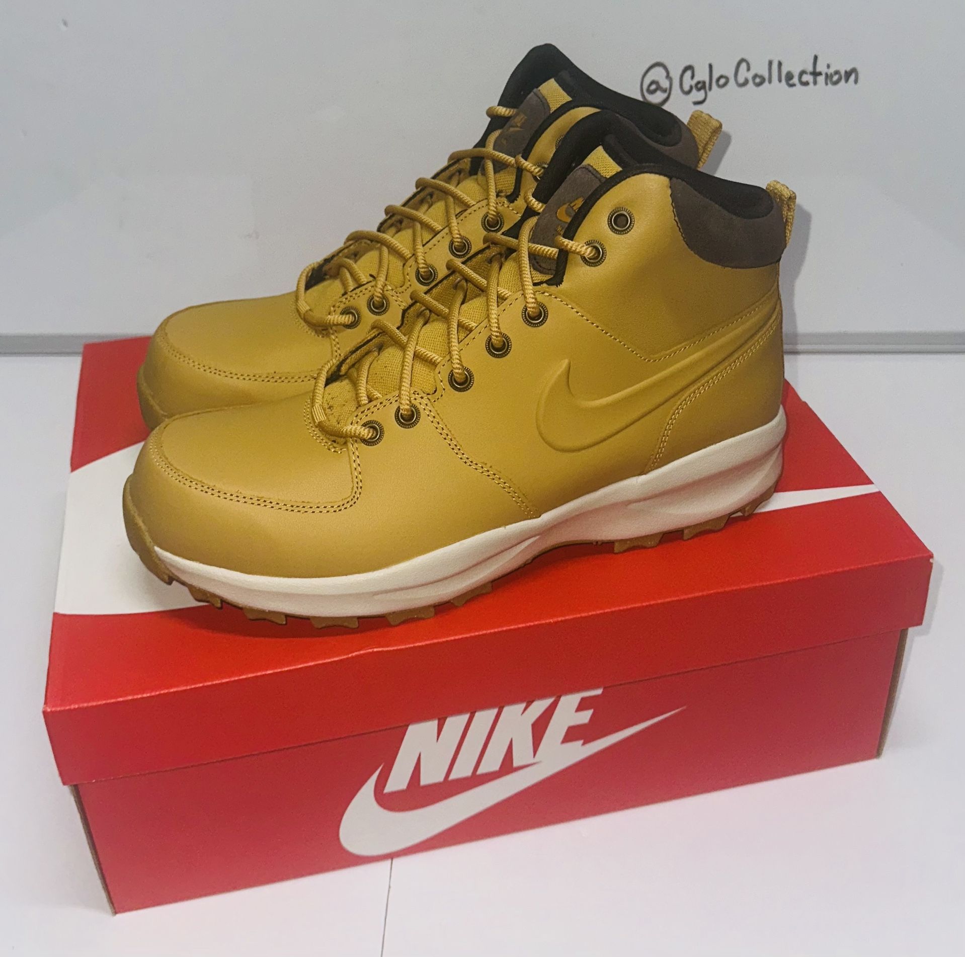 Nike Manoa Leather (Size 12 Men’s)