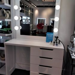 Basic  Makeup Vanity 