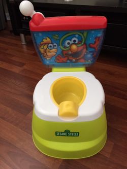 Elmo's potty time 🚽