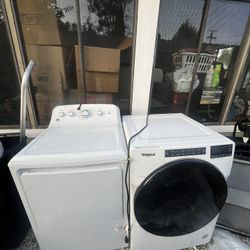 Whirlpool Front Load Washer + GE GAS Dryer – Great Condition ///