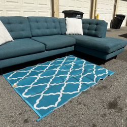 GREEN SECTIONAL COUCH W/ FREE DELIVERY 