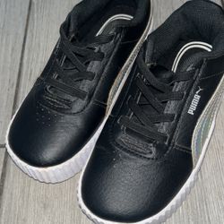 Zapatos Pumas Para Niños Size 10C 