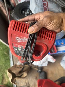 Milwaukee Charger M12