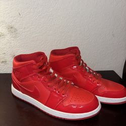 Nike Air Jordan 1 Mid SE 'Pomegranate'