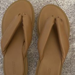 Old Navy Flip Flops Women’s Size 9 New