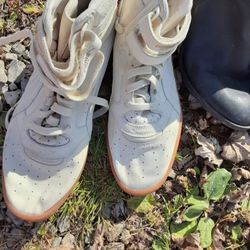 Women's Puma Sneakers 