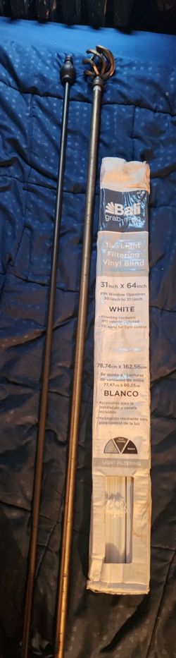 Vintage Metal Curtain Rod Set & Bali 31" x 64" Light Filtering Vinyl Blind