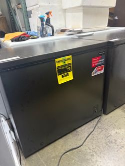 Frigidaire 7.0 Cu. Ft. Black Chest Freezer – Excellent Condition