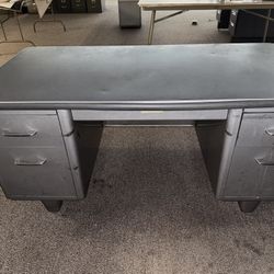 Steel Tanker Desk