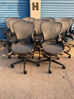 Herman miller aeron remastered office chair /size B