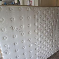 SAATVA CLASSIC QUEEN BED MATTRESS WITH BASE 