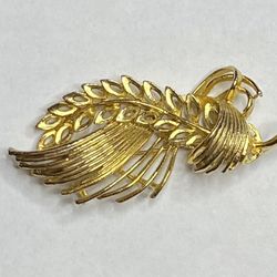 Vintage Filigree Gold Tone Lisner Stamped Brooch