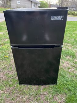 Compact Fridge: “Black + Decker 3.2 CU. FT” Dorm fridge (WHITE) for Sale in  South Bend, IN - OfferUp