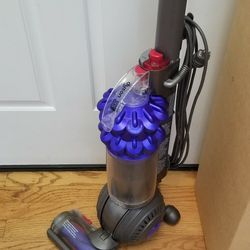 NEW cond DYSON DC50 ANIMAL BALL VACUUM    WITH COMPLETE ATTACHMENTS  , AMAZING POWER SUCTION  , WORKS EXCELLENT  , IN THE BOX 